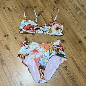 Gibson Latimer xs floral bikini
